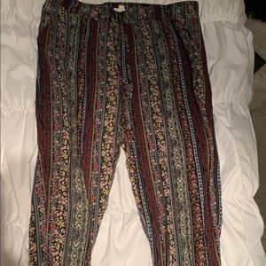 Cuffed trendy patterned pants